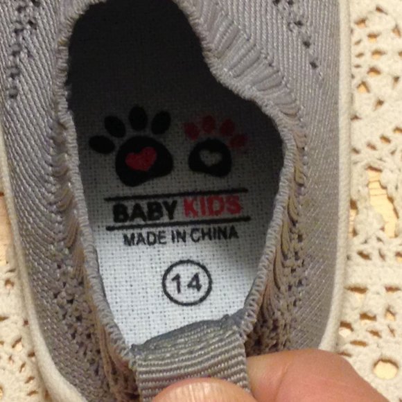 Baby shoes, grey and white slip on, 5" long - Picture 3 of 6